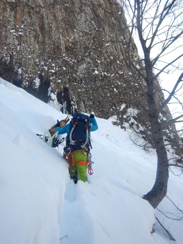 Ice climbing at Ghuda Pillars